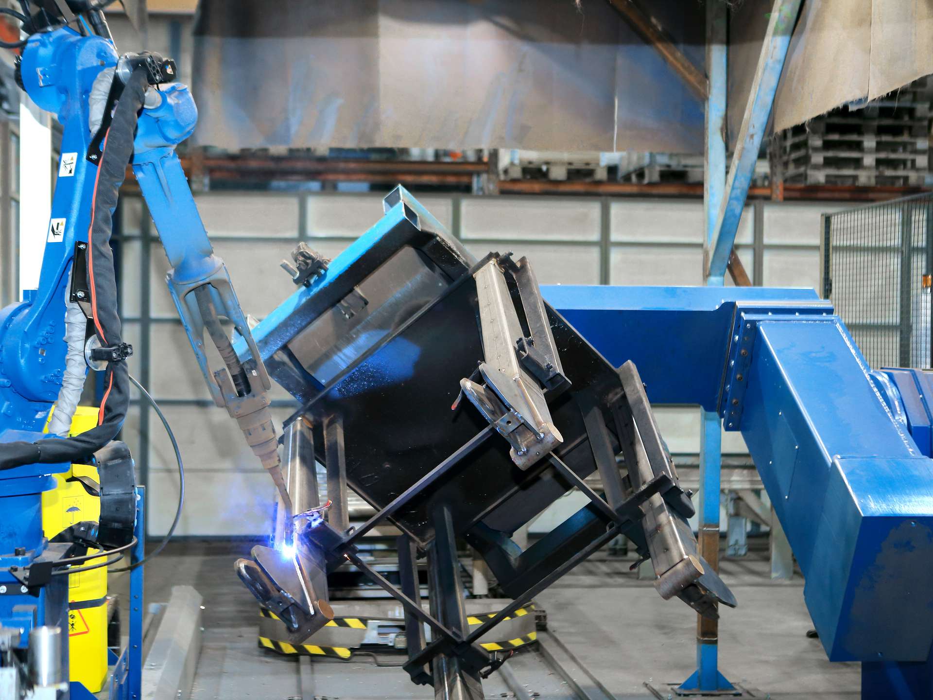 Robotic welding of a workpiece requires seamless collaboration