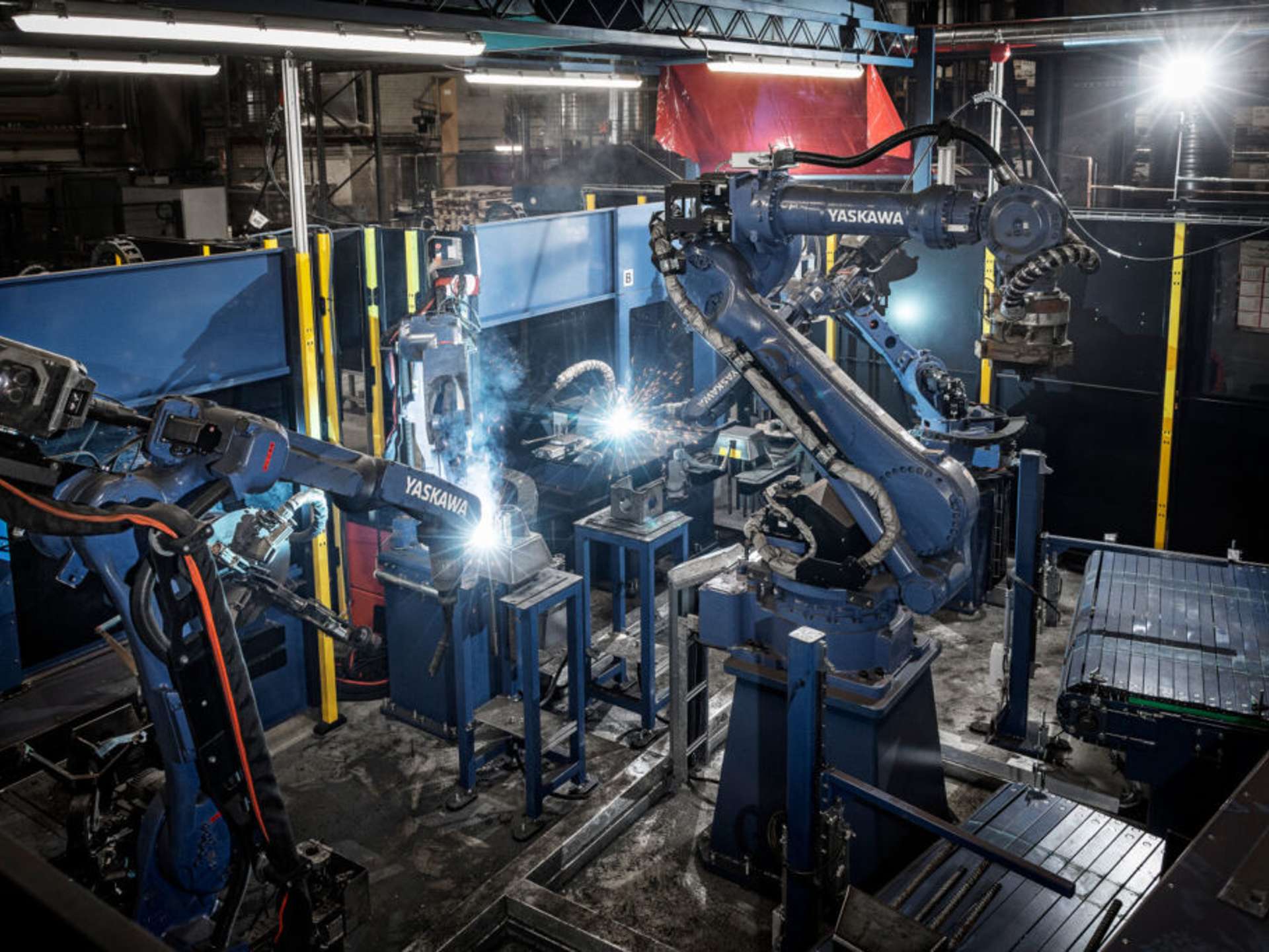 Smoothly integrating a welding power source into a robotic welding system