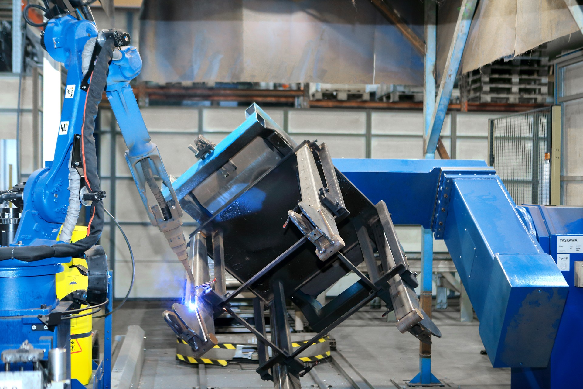 Robotic welding of a workpiece requires seamless collaboration