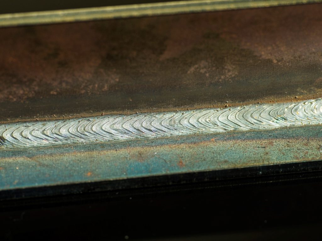 Figure 4. In the globular arc range of the WiseSteel process, short and spray arc welding alternate. This creates a scaly pattern on the weld surface. 