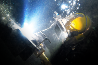 Le soudage sous l'eau montre de quoi un soudeur est capable