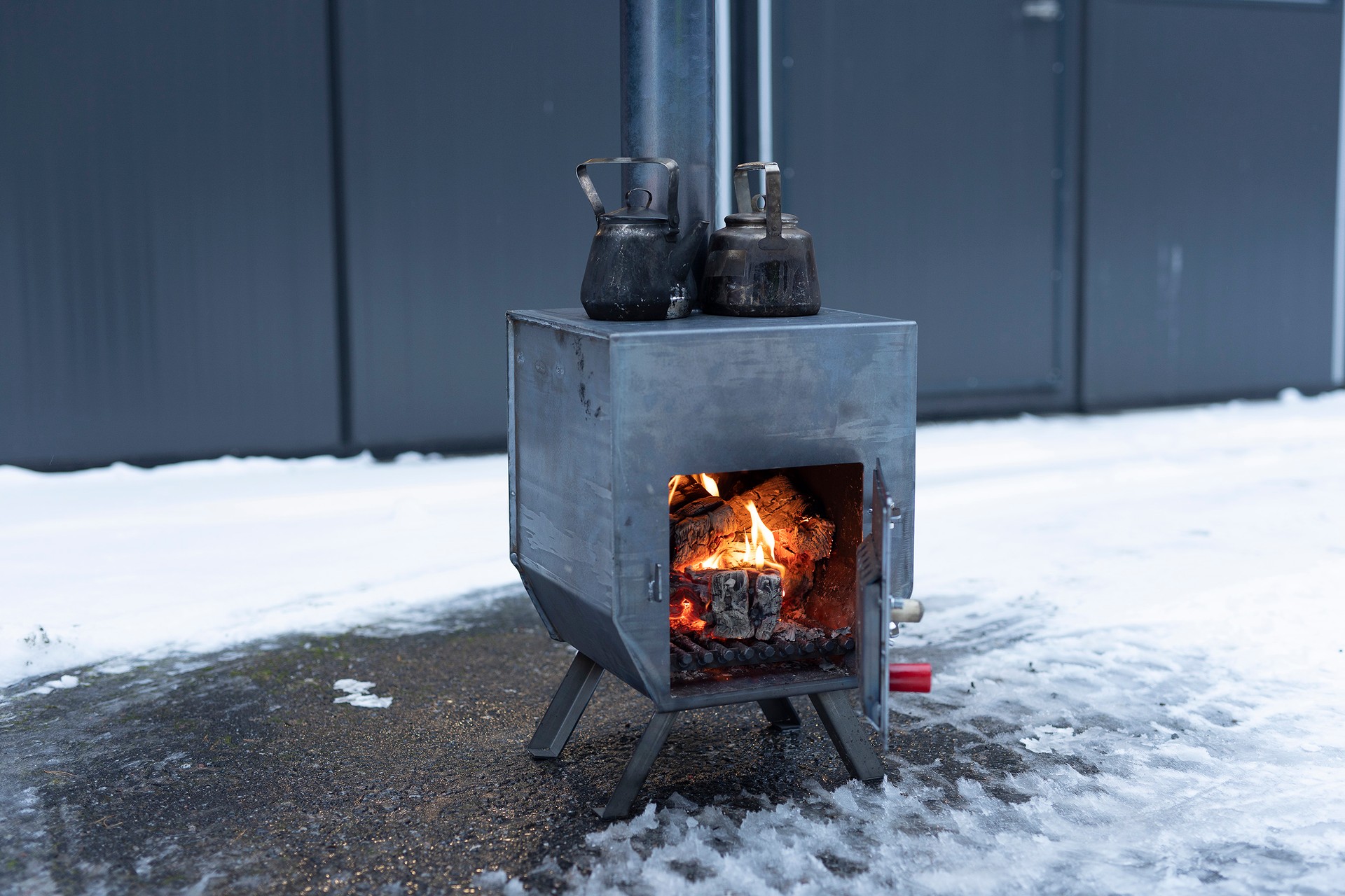 Kemppi welds stoves for Ukraine in cooperation with companies in the Lahti region