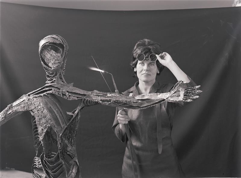 Eila Hiltunen welding her art in the 1960s. Image by her husband Otso Pietilä.