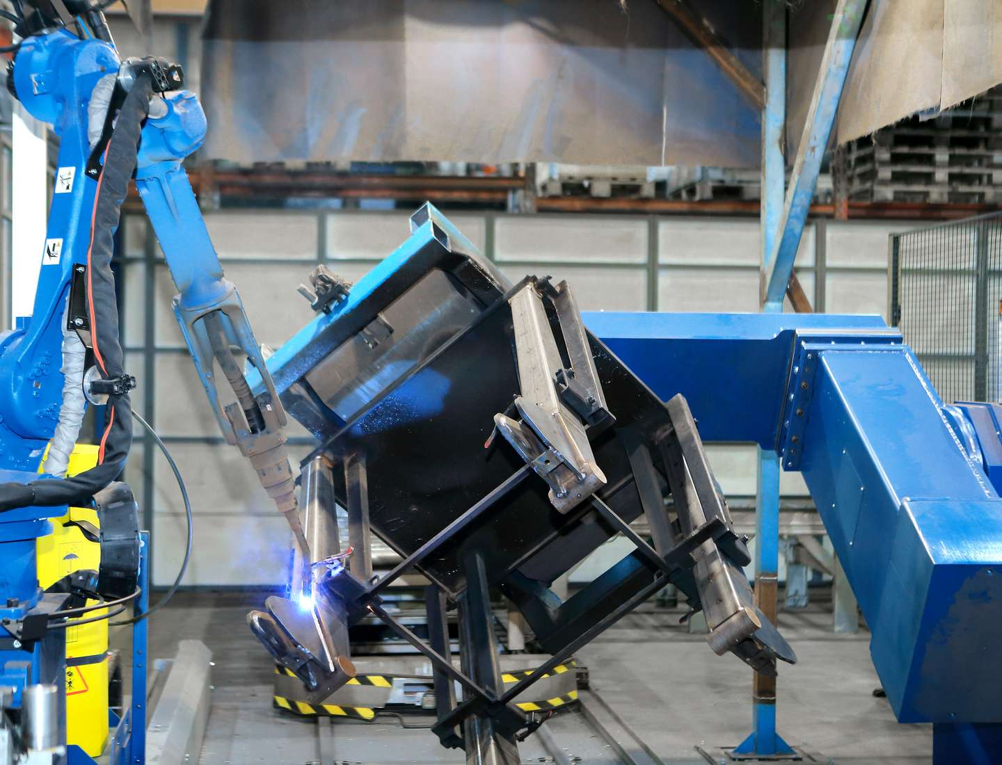 Robotic welding of a workpiece requires seamless collaboration