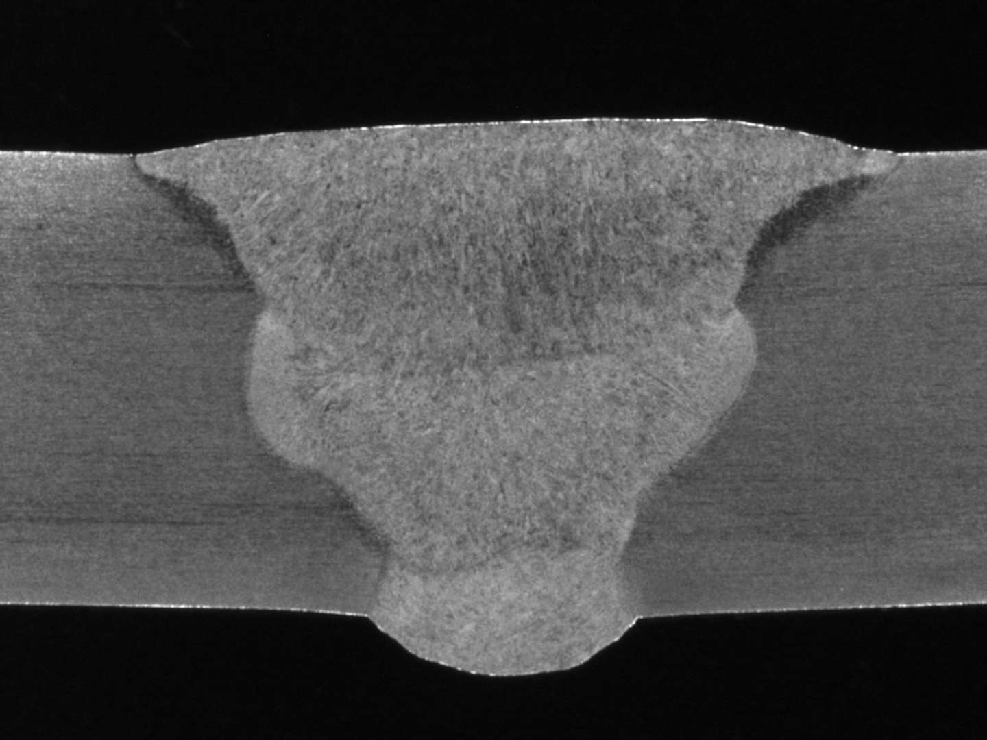 Obrázek 2. Duplexní ocelový tupý spoj s kořenovou vrstvou svařenou technologií WiseRoot+ bez podkladu.