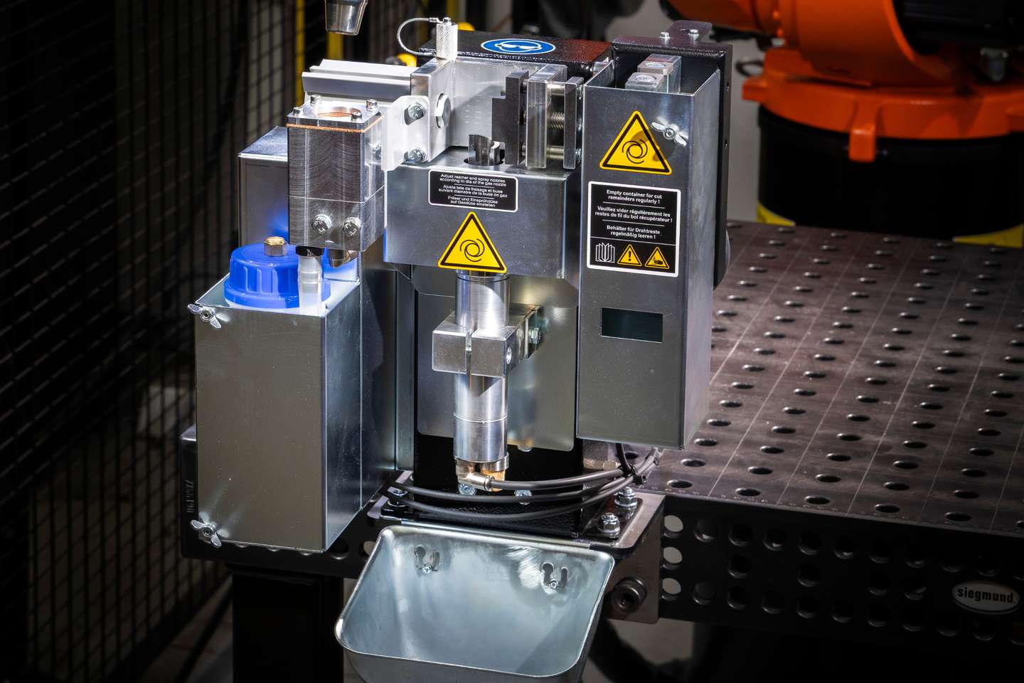 Draadknip- en reinigingsstation