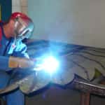 The petioles of the strawberry were attached with tack welds and then welded from both sides. Each leaf has almost 100 meters of weld seam.